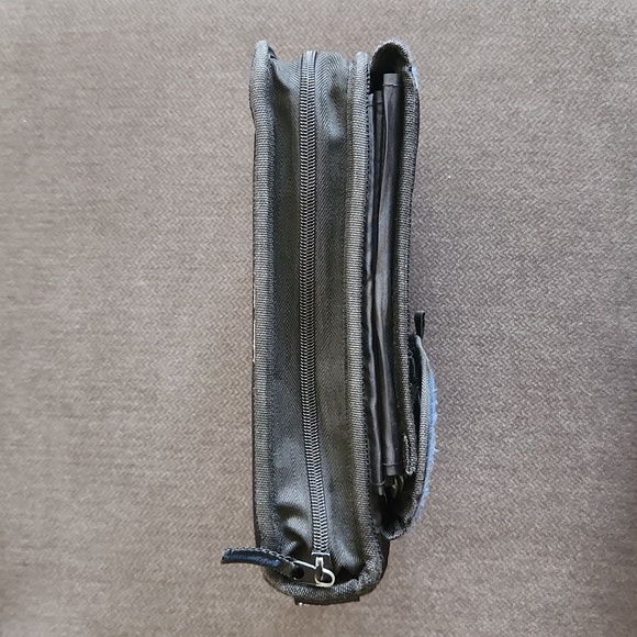 Tech Gear Light blue/black zipper binder with handle. One size. - Picture 8 of 9